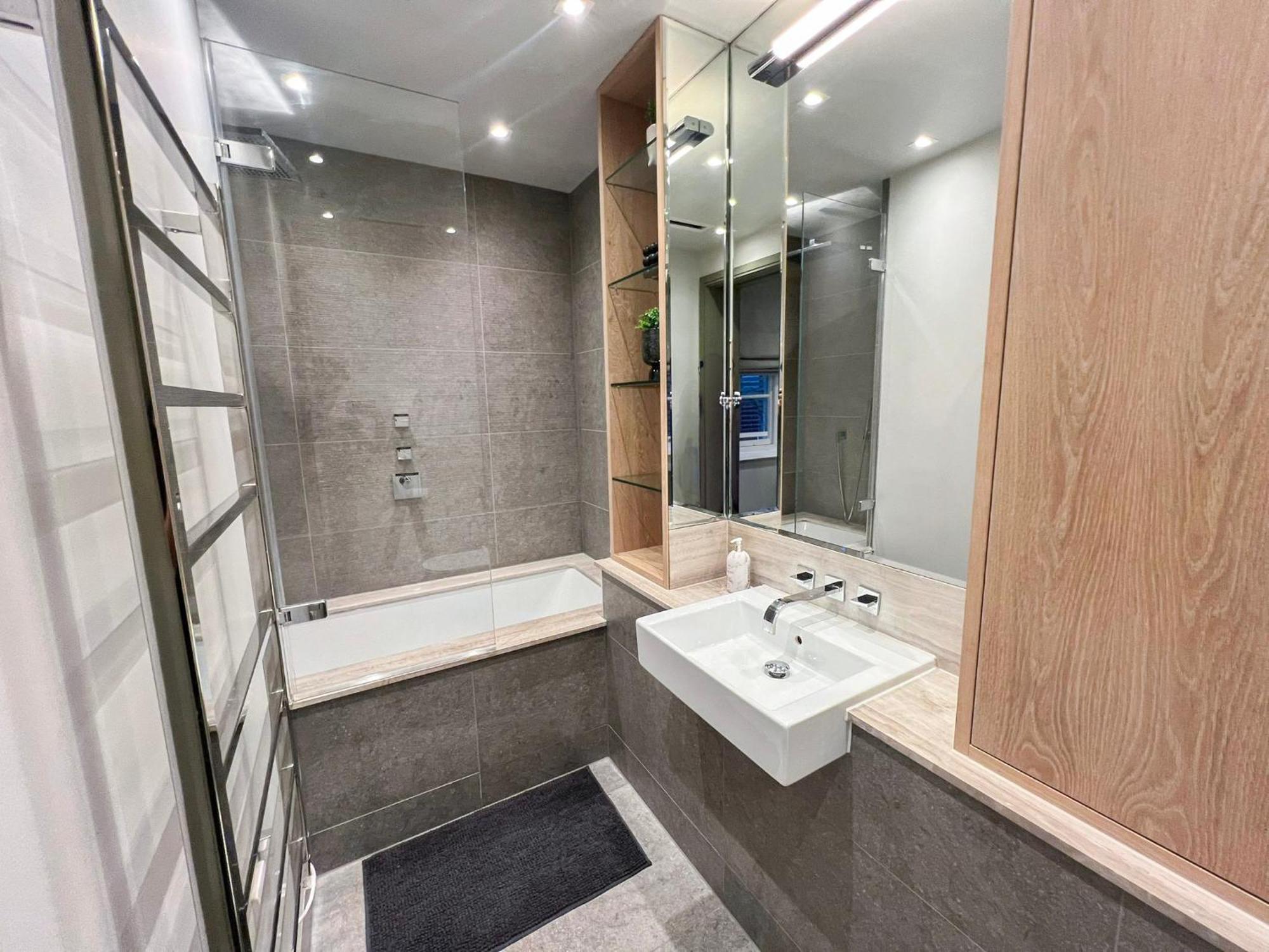 Posh 3 Bedroom Flat With Terrace And Indoor Fireplace In Mayfair, Near Hyde Park Лондон Экстерьер фото