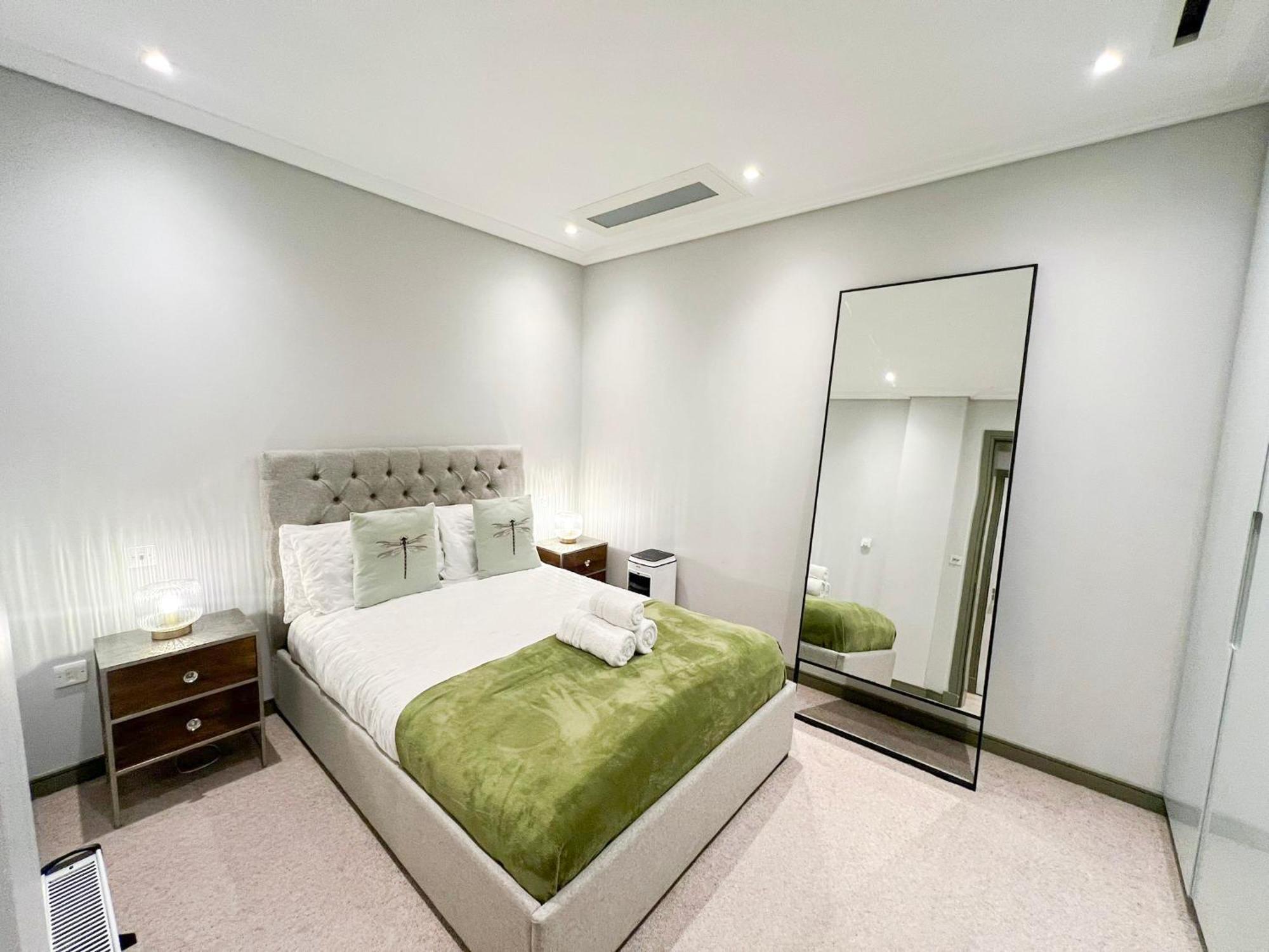 Posh 3 Bedroom Flat With Terrace And Indoor Fireplace In Mayfair, Near Hyde Park Лондон Экстерьер фото