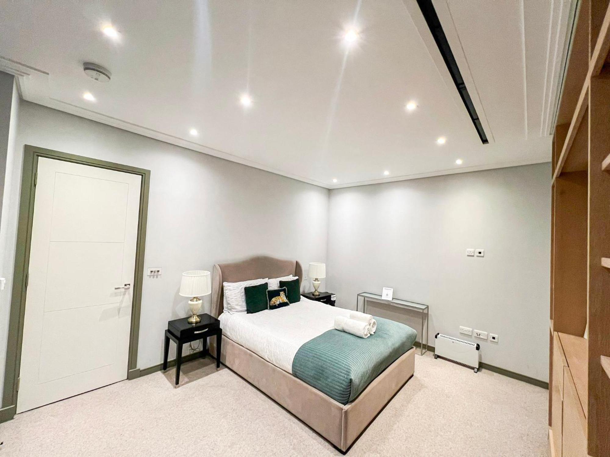 Posh 3 Bedroom Flat With Terrace And Indoor Fireplace In Mayfair, Near Hyde Park Лондон Экстерьер фото